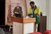 ببني ملال، عامل نظافة يناقش أطروحة الدكتوراه بزي عمله والحضور صفق له كثيرا