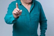 متتبعو السلسلات الرمضانية يعاتبون محمد الخياري:” لم تحترم مستواك الفني”
